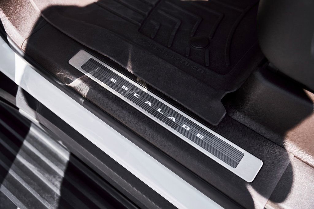 Used 2023 Cadillac Escalade ESV Sport w/ LPO, ONYX Package image 35