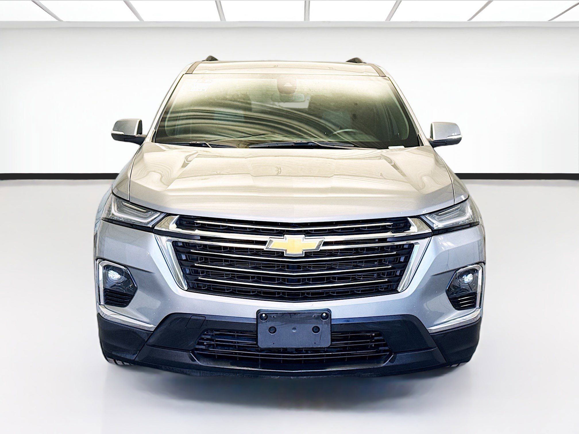 Used 2023 Chevrolet Traverse LT image 2