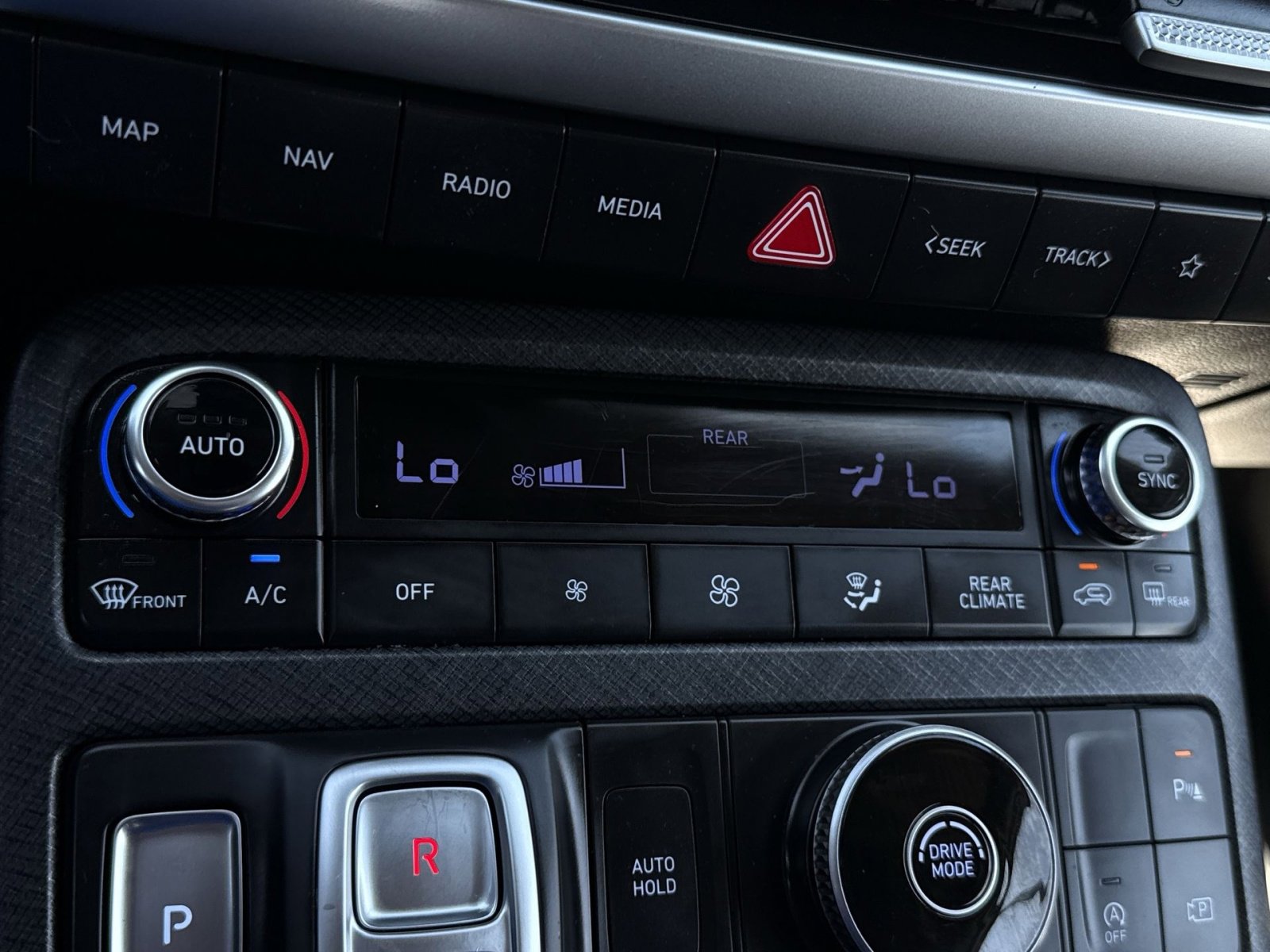 Used 2024 Hyundai Palisade Limited image 21