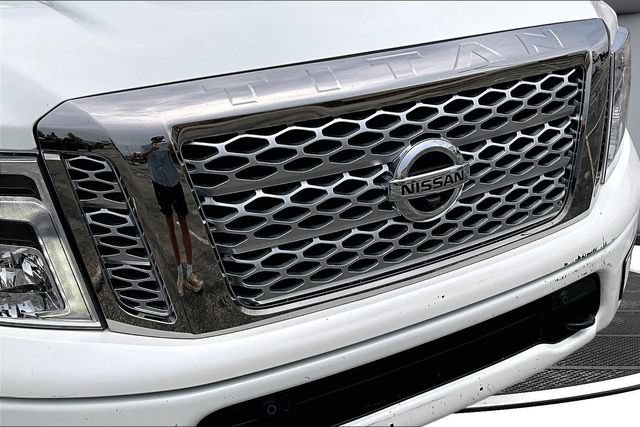 Used 2017 Nissan Titan Platinum Reserve AWD/4WD image 33