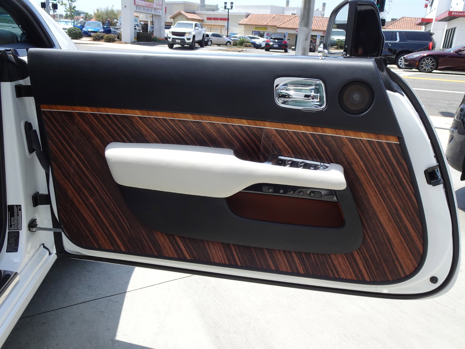 Used 2015 Rolls-Royce Wraith RWD image 17
