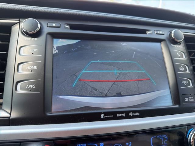Used 2017 Toyota Highlander XLE image 29