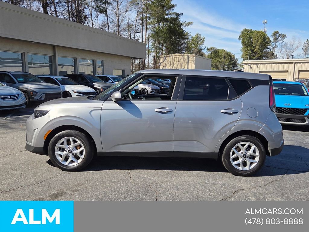 Used 2025 Kia Soul LX w/ LX Technology Package image 3