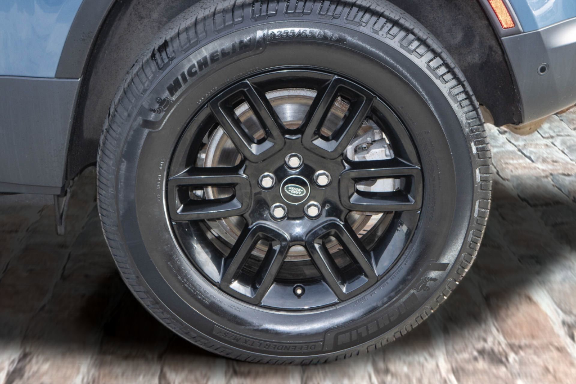 Used 2022 Land Rover Defender 110 SE image 37