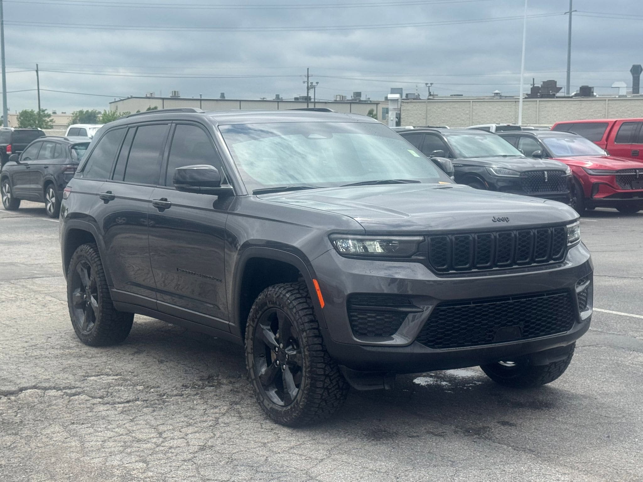 Used 2024 Jeep Grand Cherokee Altitude AWD/4WD image 2