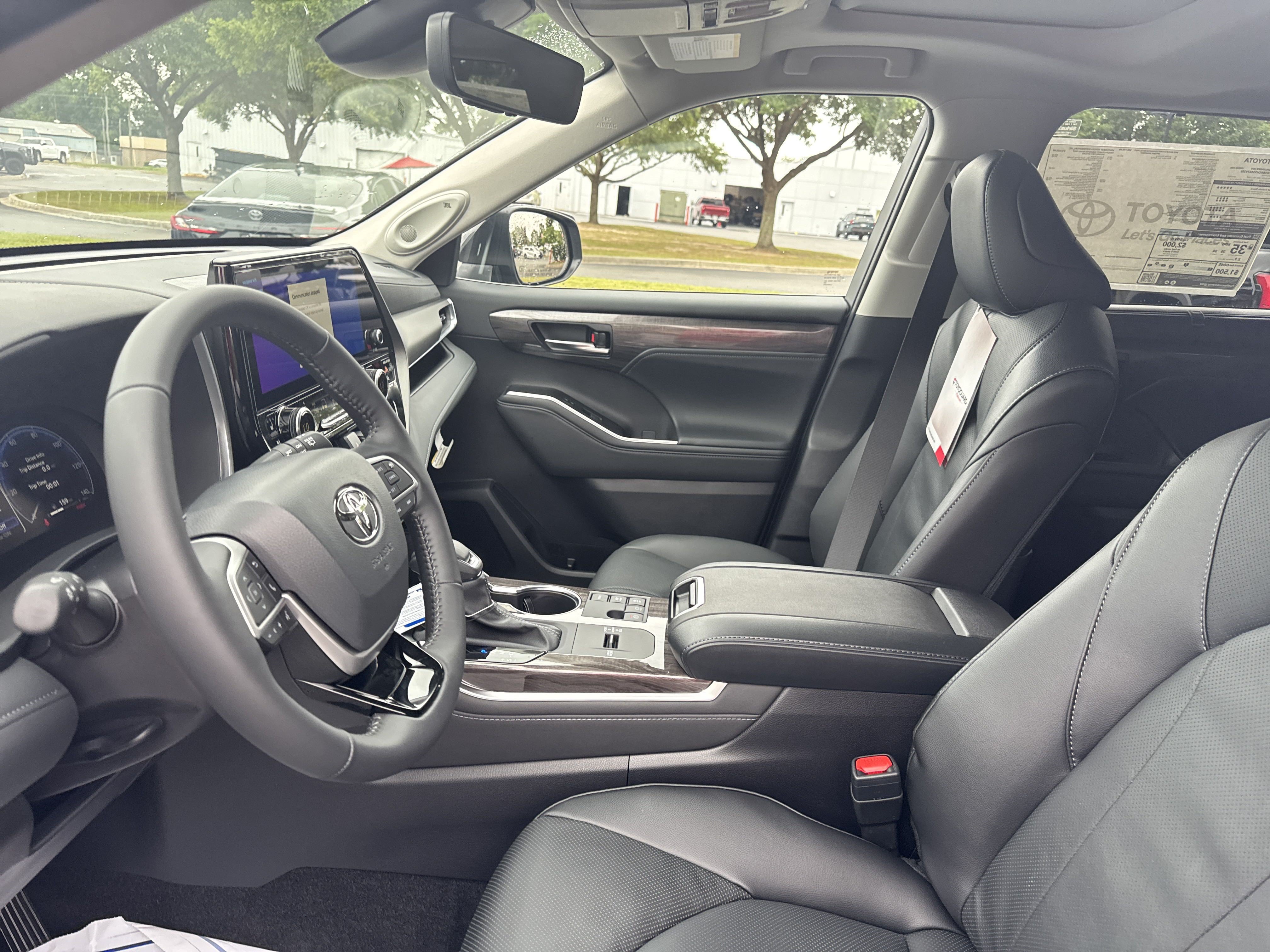 New 2025 Toyota Highlander Limited AWD/4WD image 13