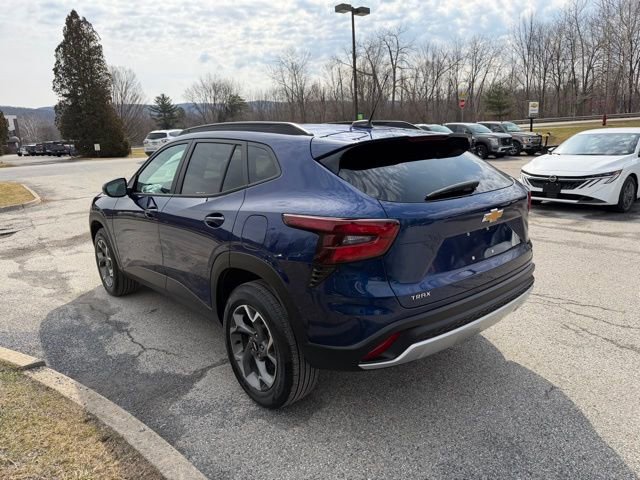 Used 2024 Chevrolet Trax LT w/ Driver Confidence Package image 3