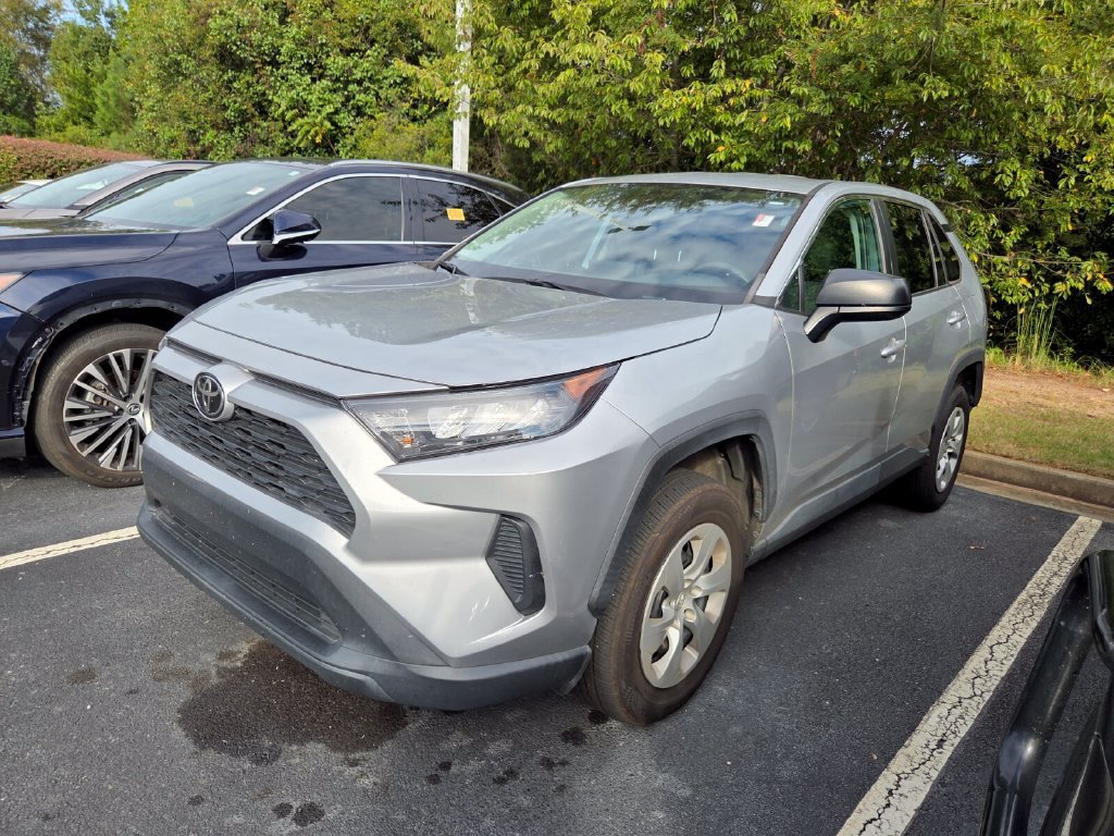 Used 2022 Toyota RAV4 LE FWD image 3