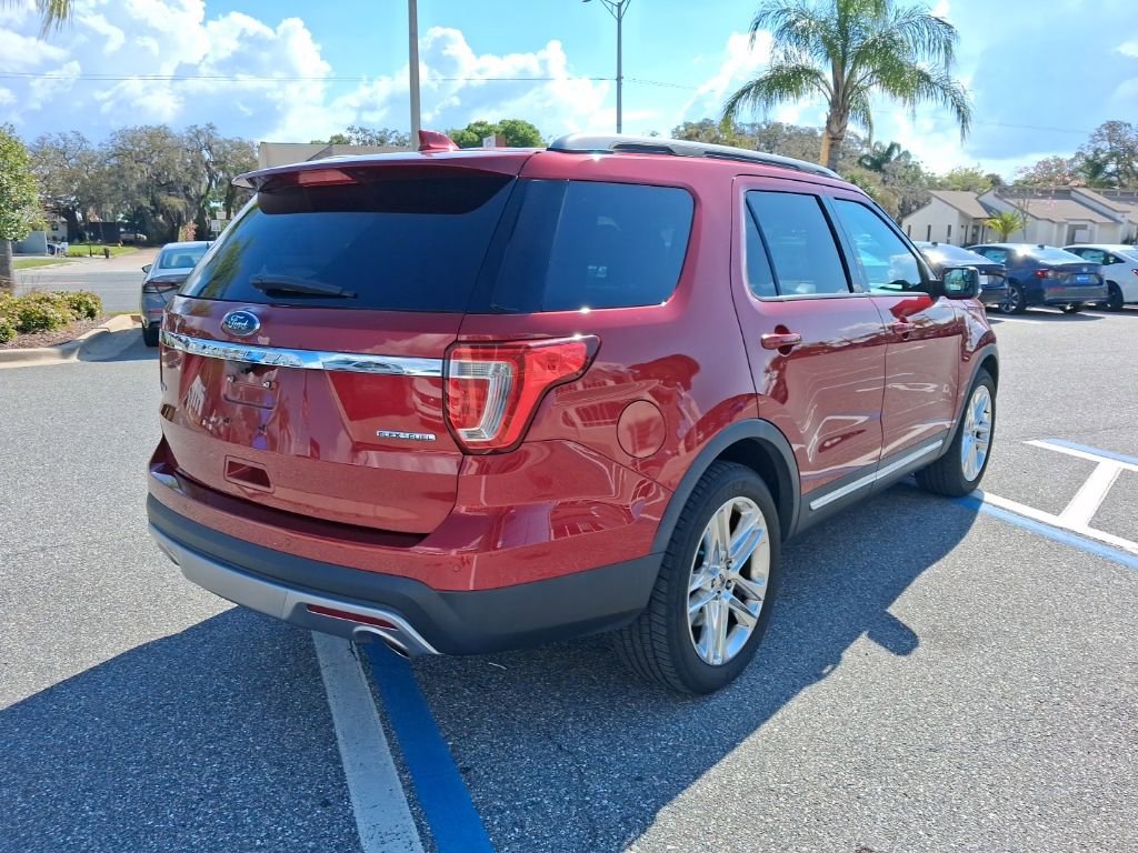 Used 2016 Ford Explorer XLT w/ Equipment Group 202A FWD image 5
