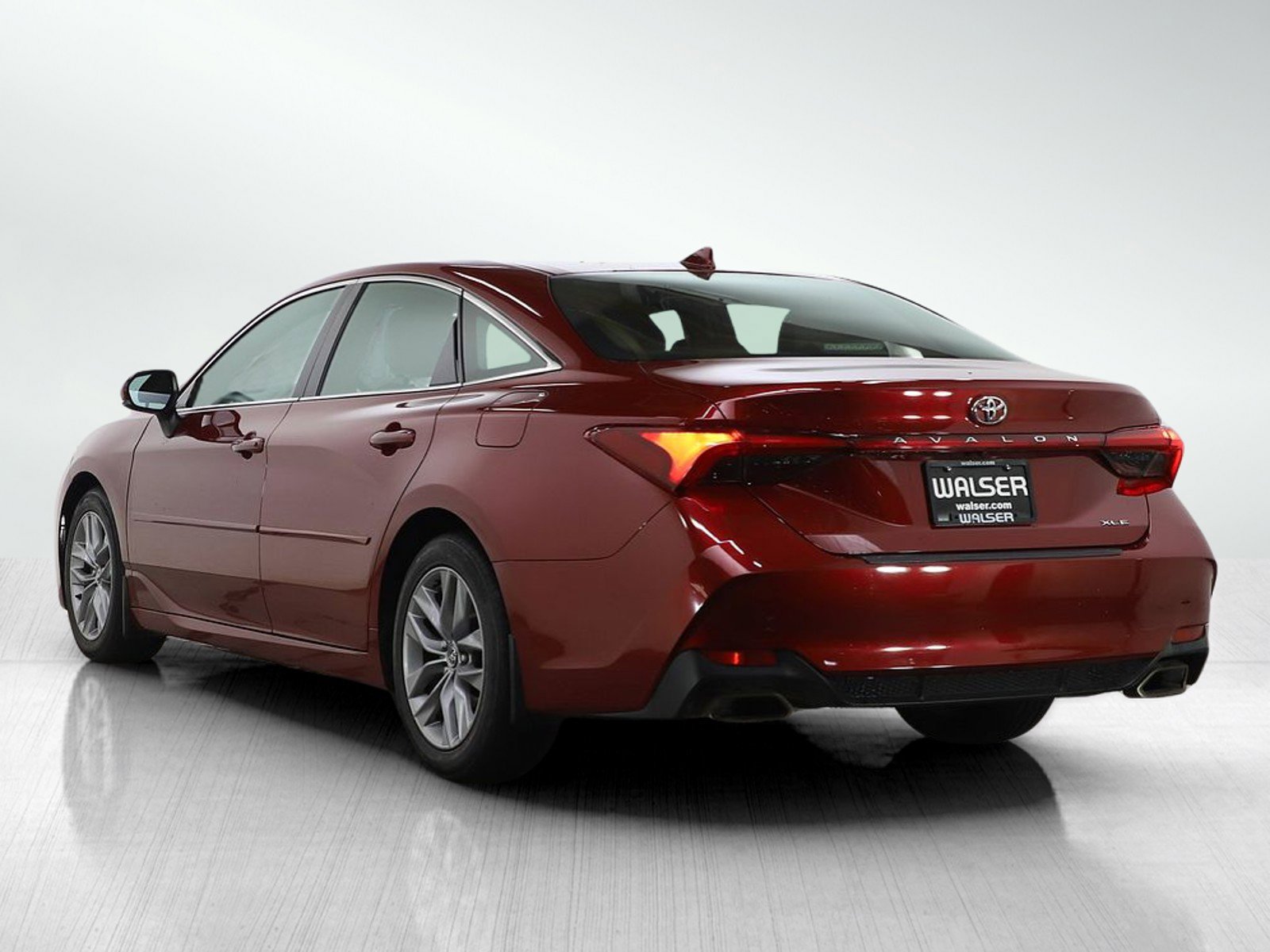 Used 2020 Toyota Avalon XLE FWD image 4