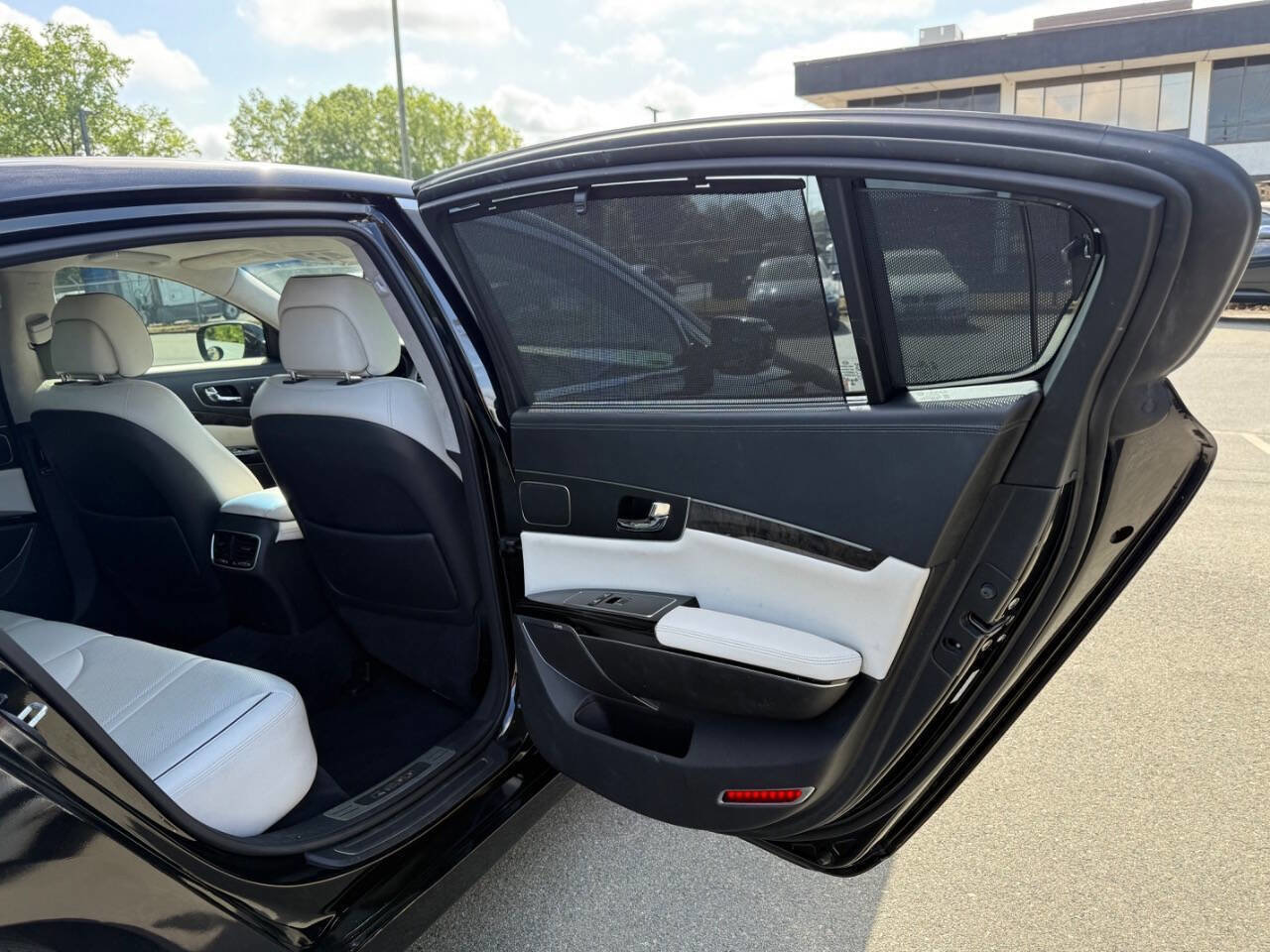 Used 2015 Kia K900 Luxury image 14