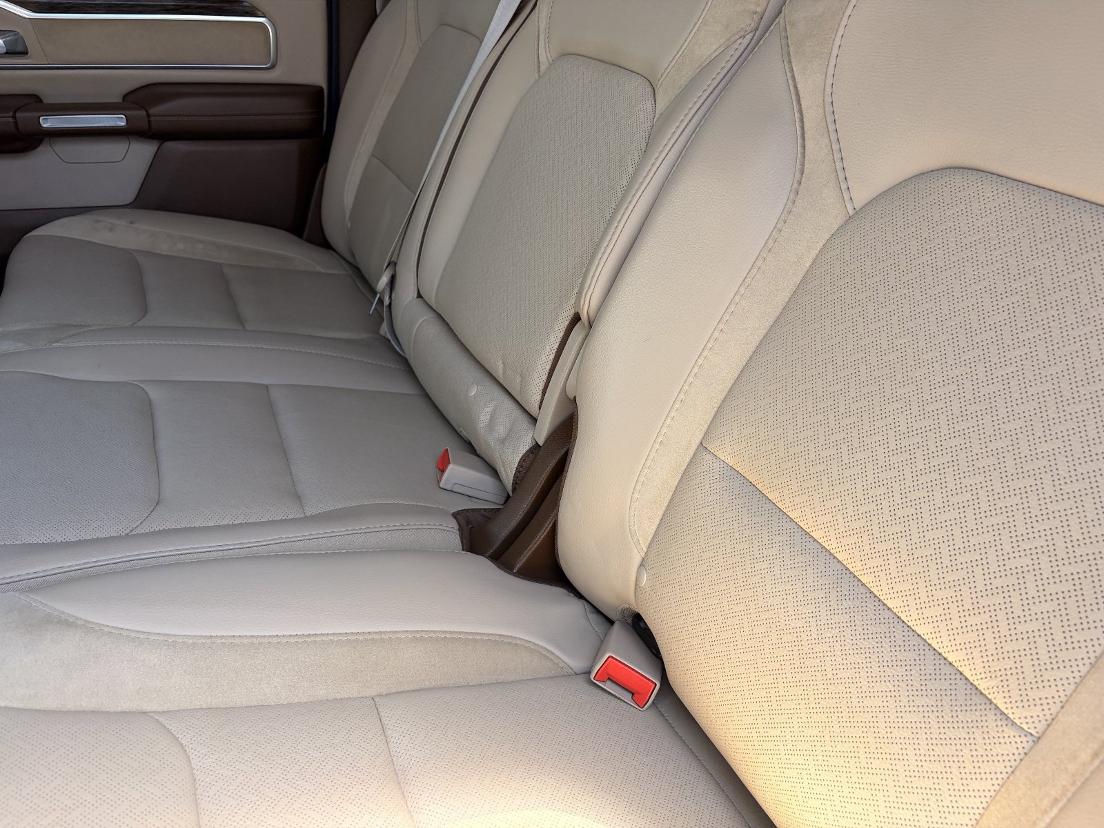 Used 2019 RAM 1500 Laramie AWD/4WD image 14