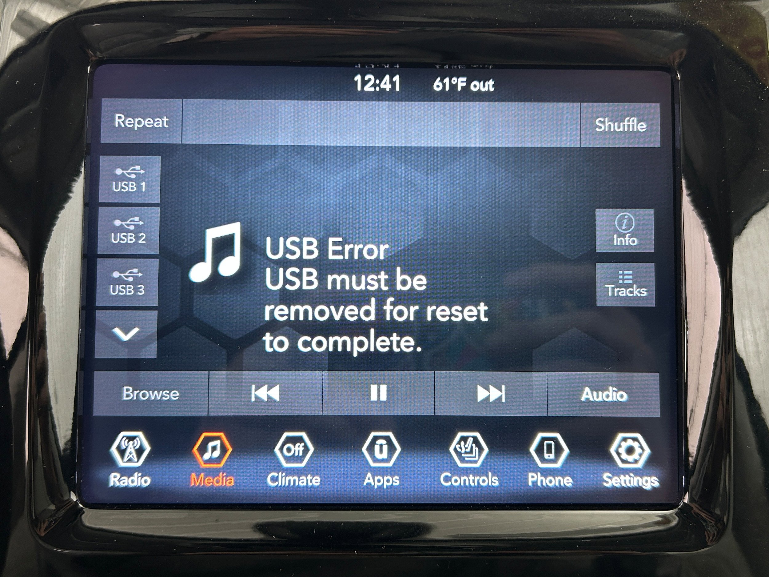 Used 2019 Jeep Cherokee Limited AWD/4WD image 6