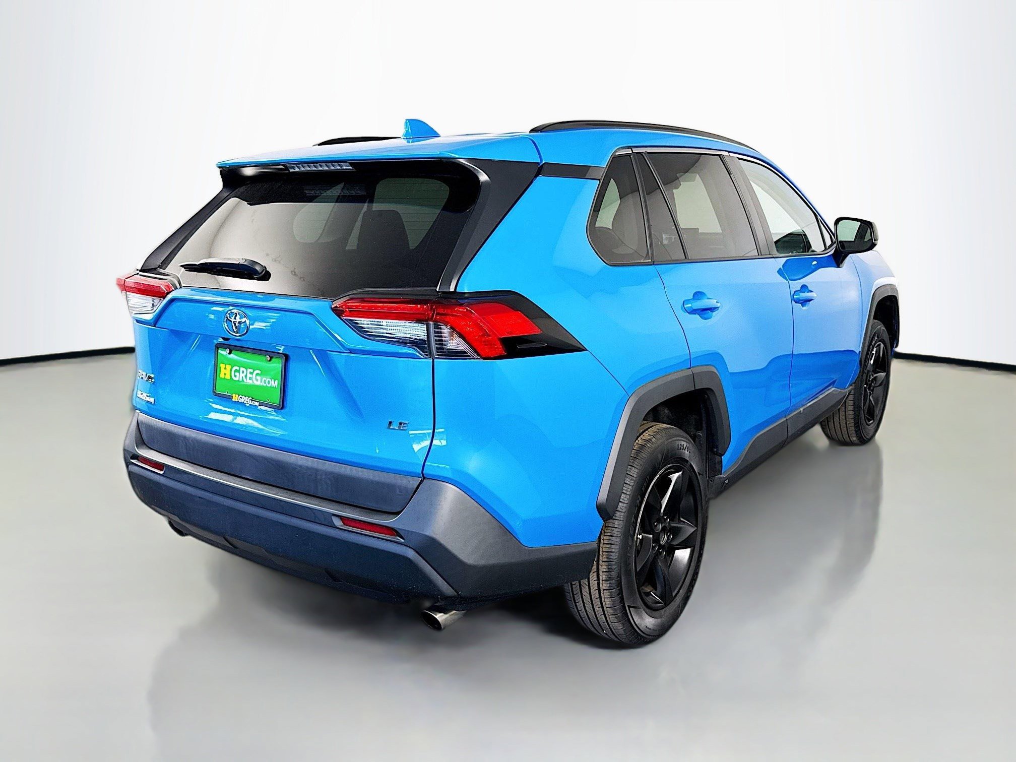 Used 2020 Toyota RAV4 LE image 10
