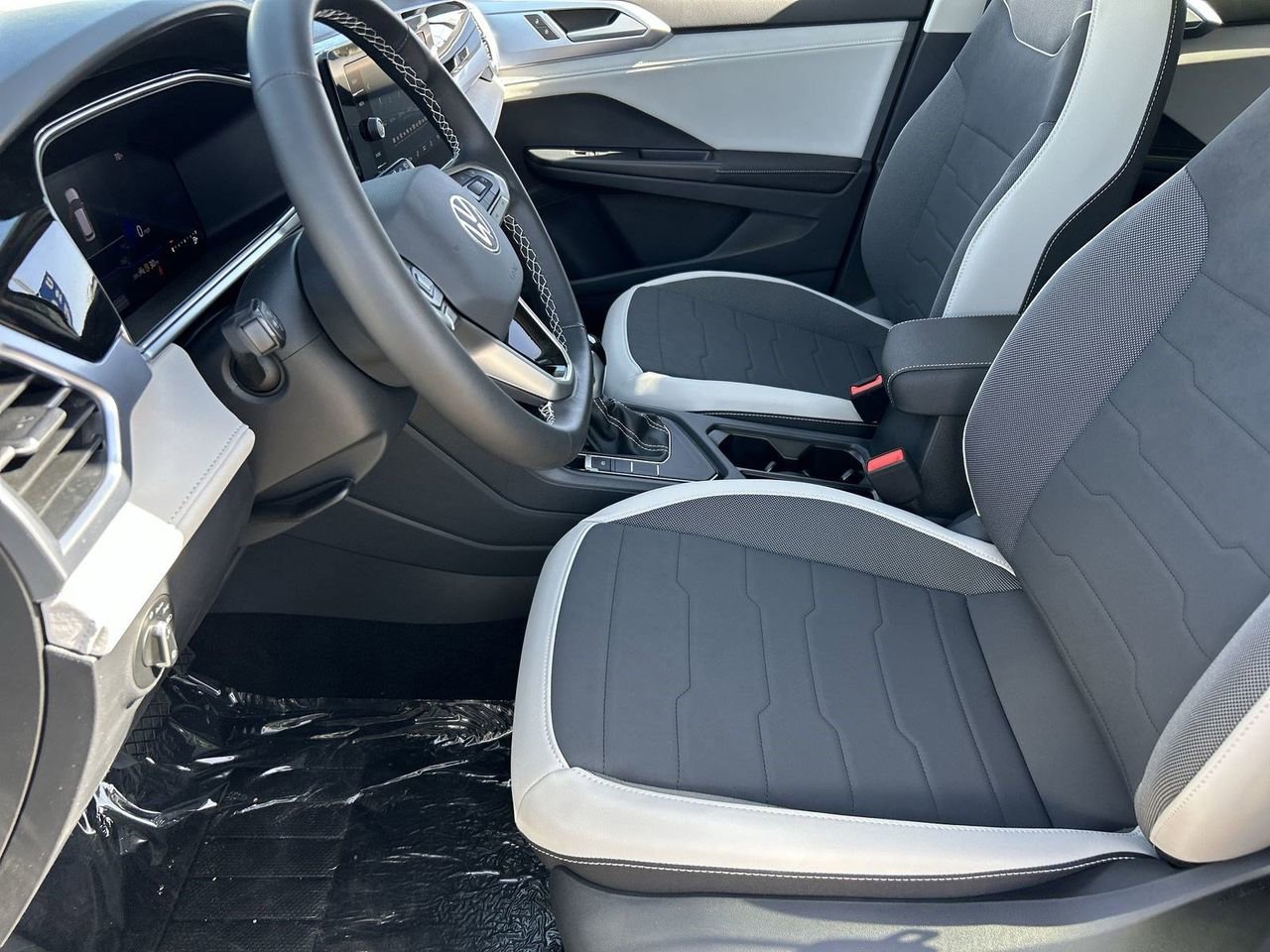 New 2026 Volkswagen Taos SE image 15