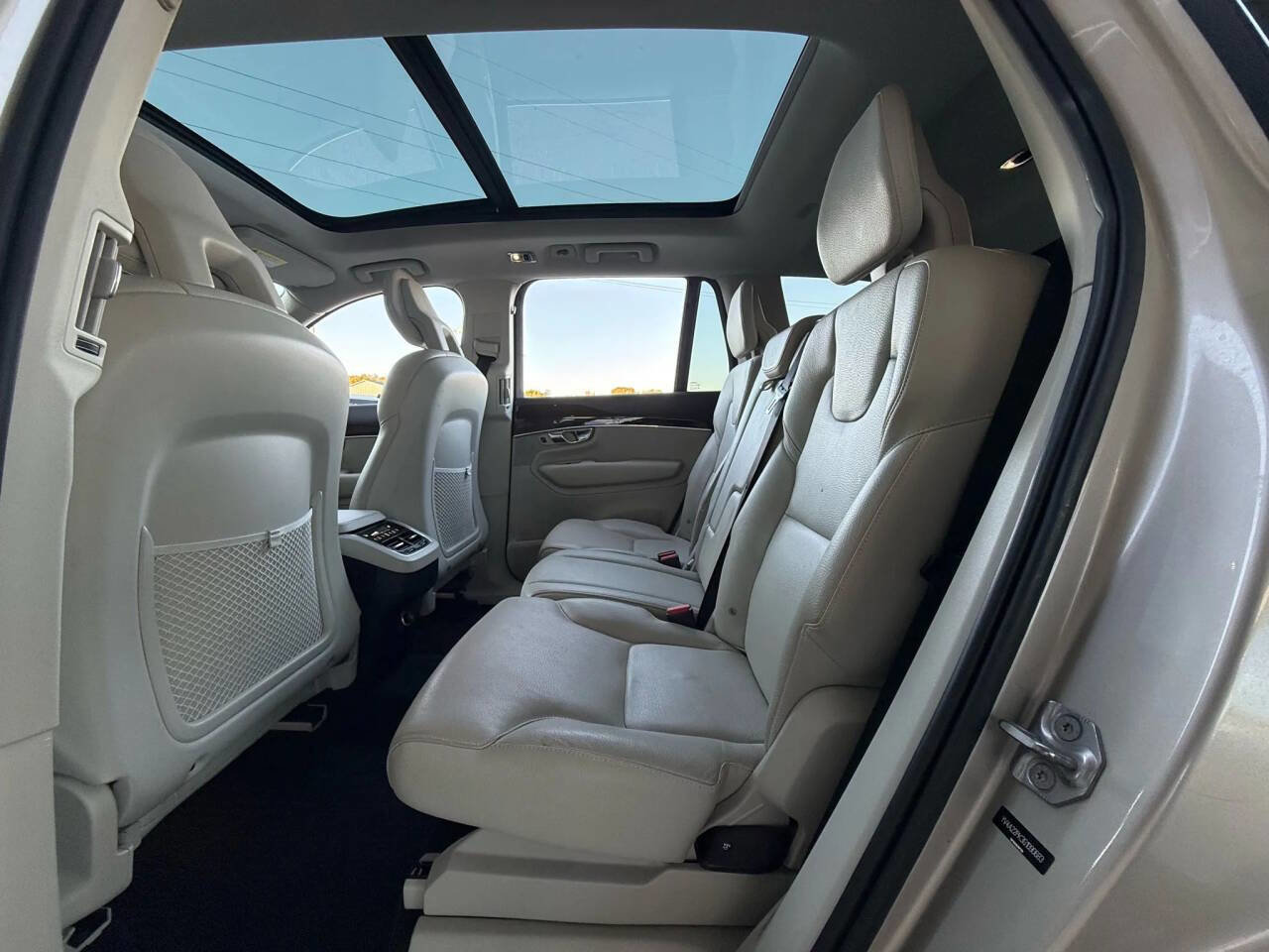 Used 2016 Volvo XC90 T6 Momentum w/ Momentum Plus Package image 8