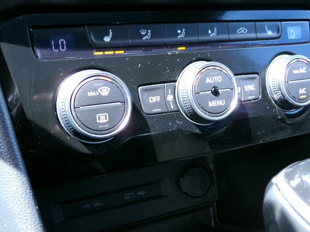 Used 2022 Volkswagen Taos SEL w/ Panoramic Sunroof Package FWD image 22