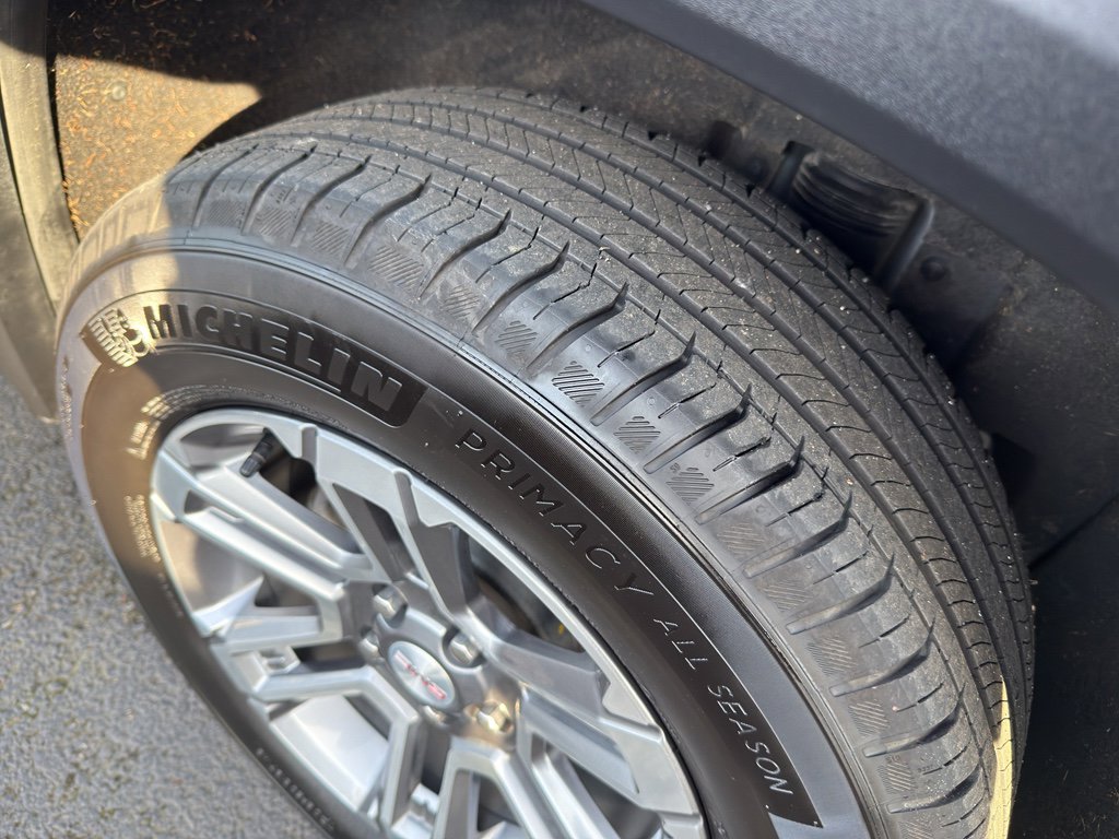 Used 2025 GMC Terrain Elevation image 14