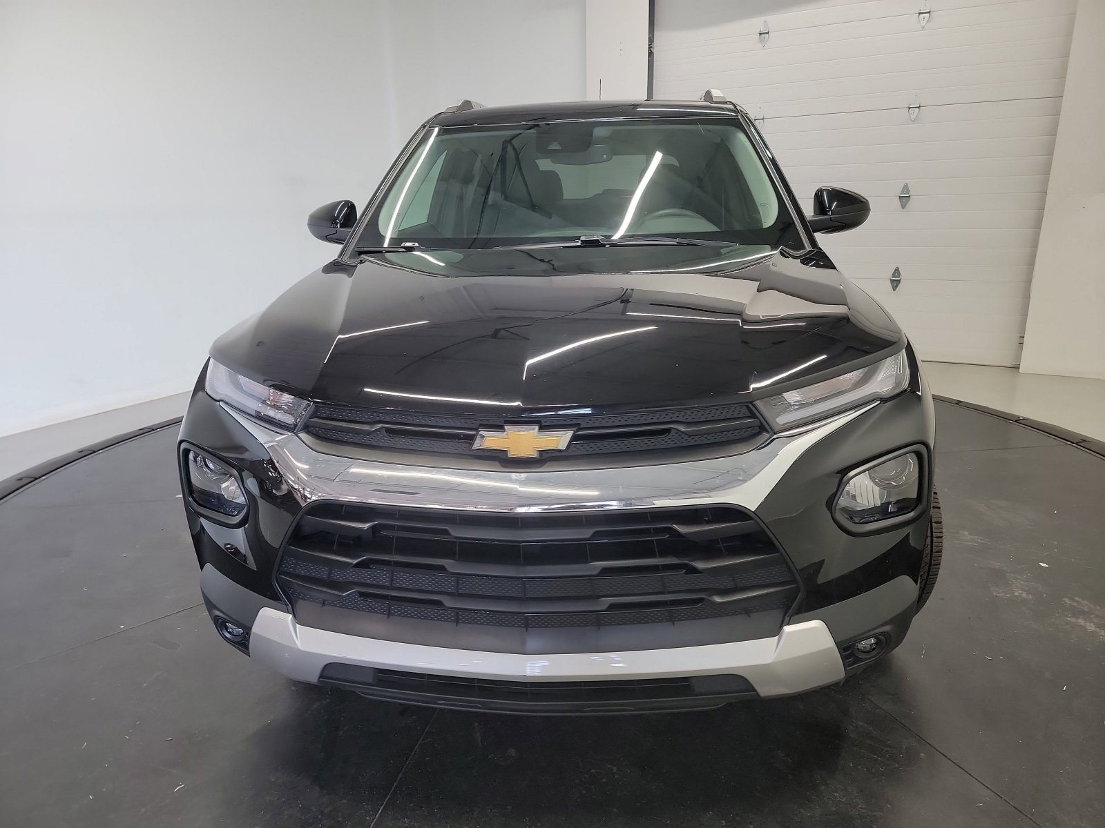 Used 2021 Chevrolet TrailBlazer LT w/ Convenience Package FWD image 2
