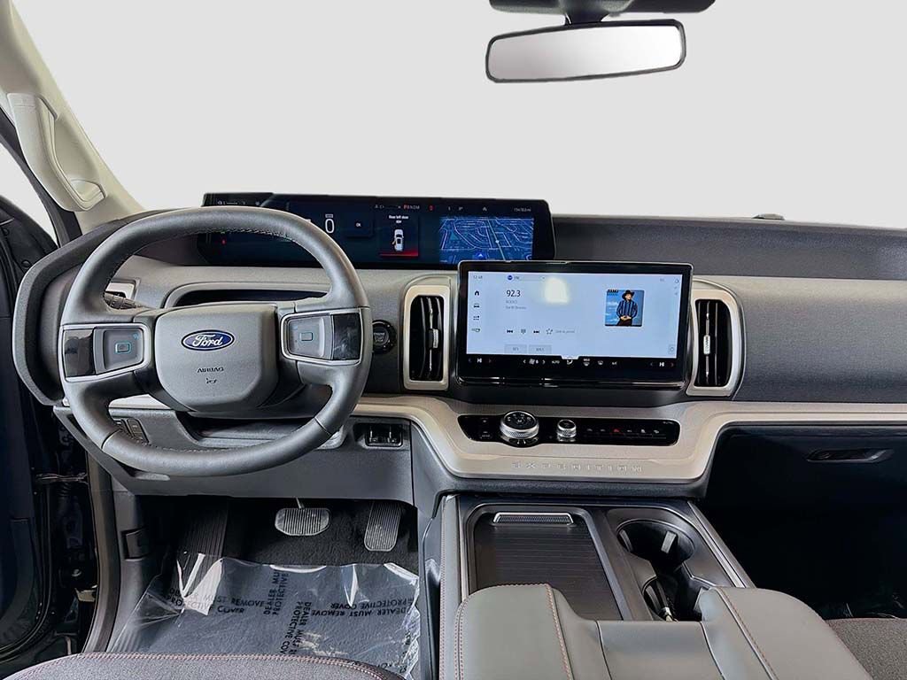 Used 2025 Ford Expedition Active image 26