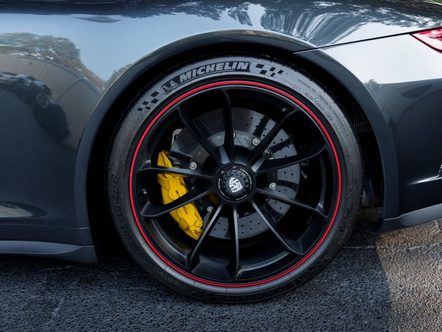 Used 2019 Porsche 911 Speedster RWD image 12