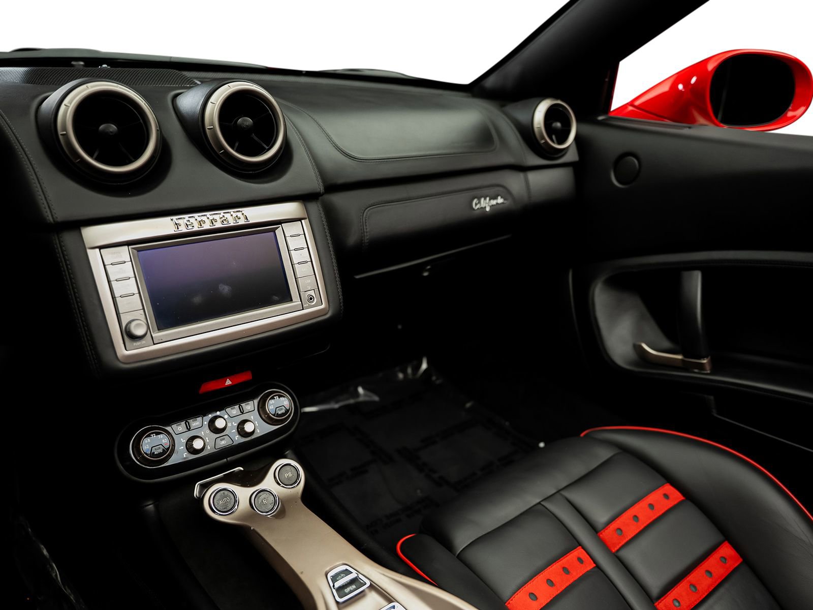 Used 2013 Ferrari California RWD image 45