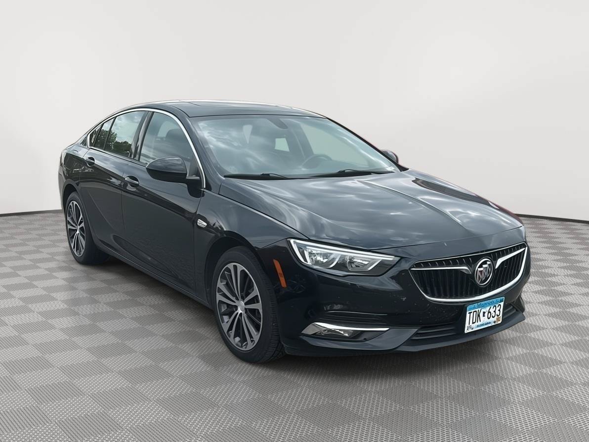 Used 2018 Buick Regal Essence FWD image 2
