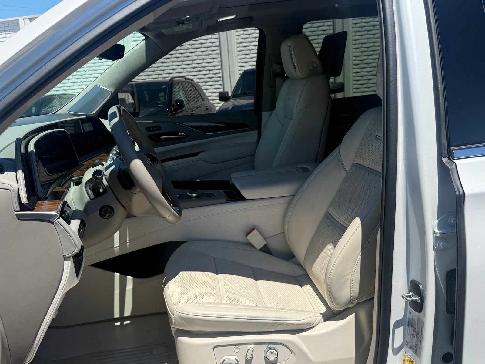 Used 2024 Cadillac Escalade Premium Luxury Platinum w/ LPO, Floor Liner Package AWD/4WD image 4