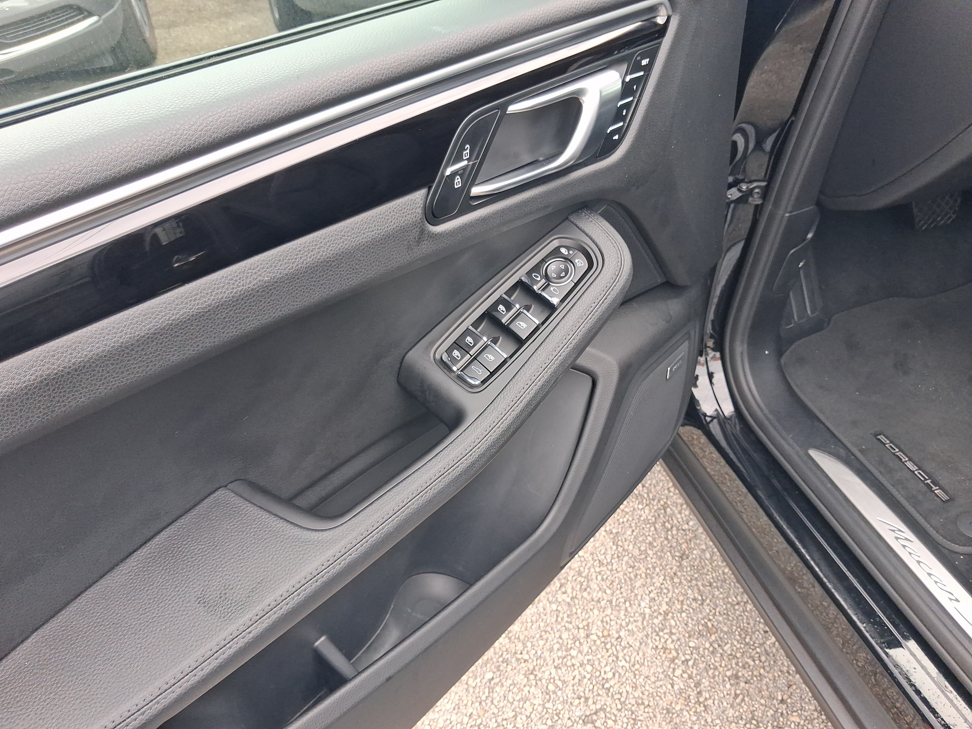 Used 2019 Porsche Macan S AWD/4WD image 13