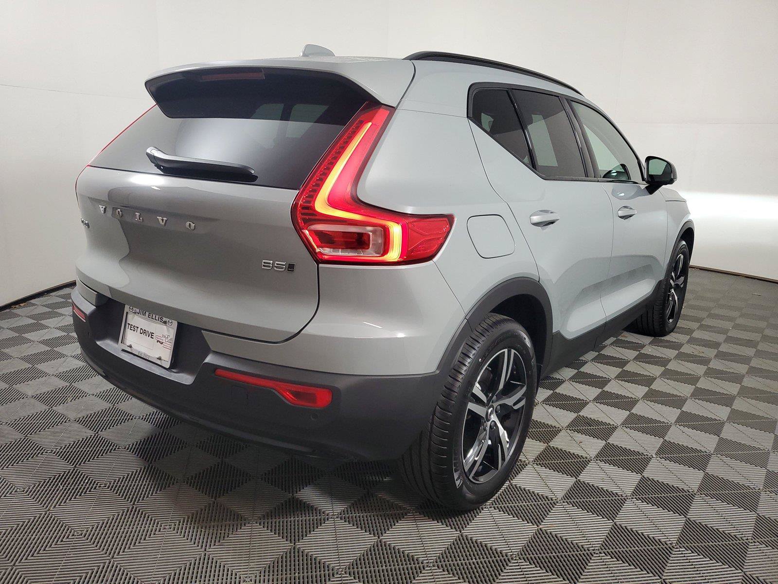 Used 2026 Volvo XC40 B5 Core AWD/4WD image 6