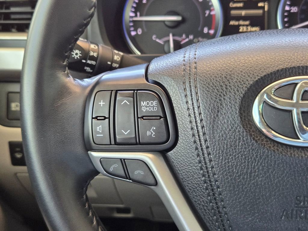 Used 2018 Toyota Highlander XLE FWD image 22
