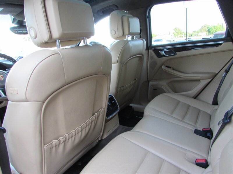 Used 2016 Porsche Macan Turbo AWD/4WD image 28