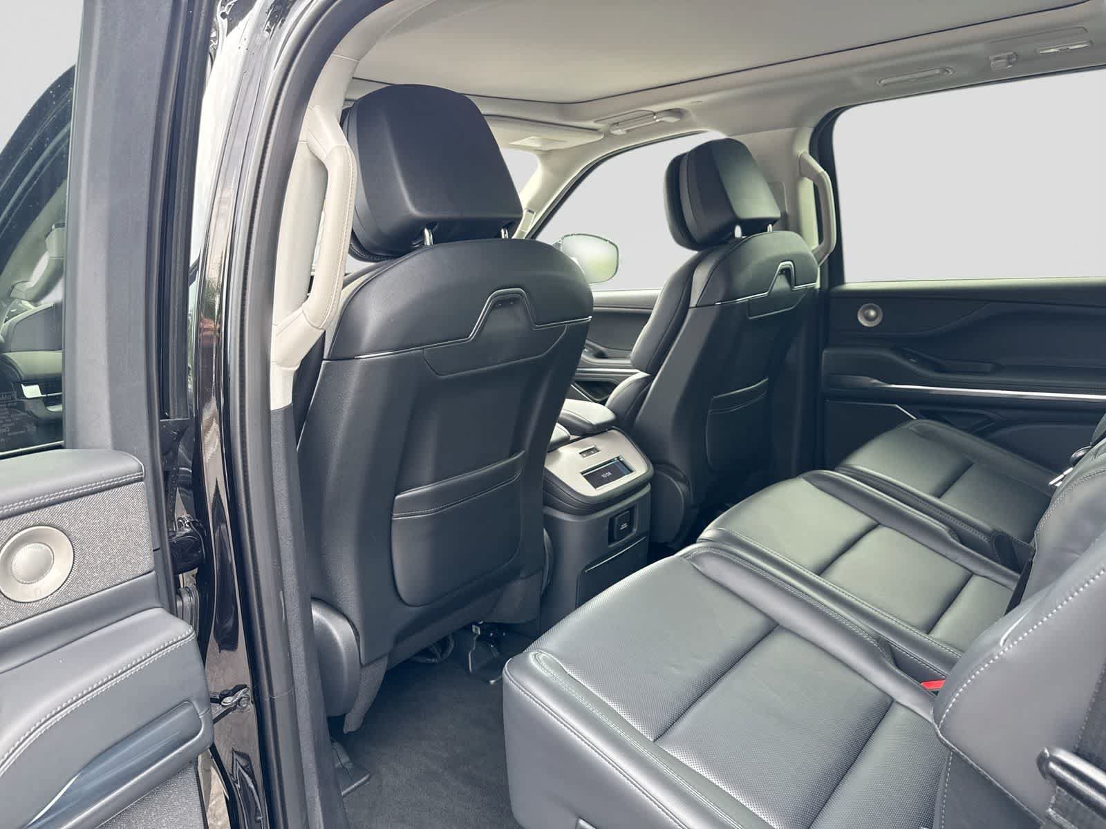 Used 2025 Lincoln Navigator Reserve AWD/4WD image 25