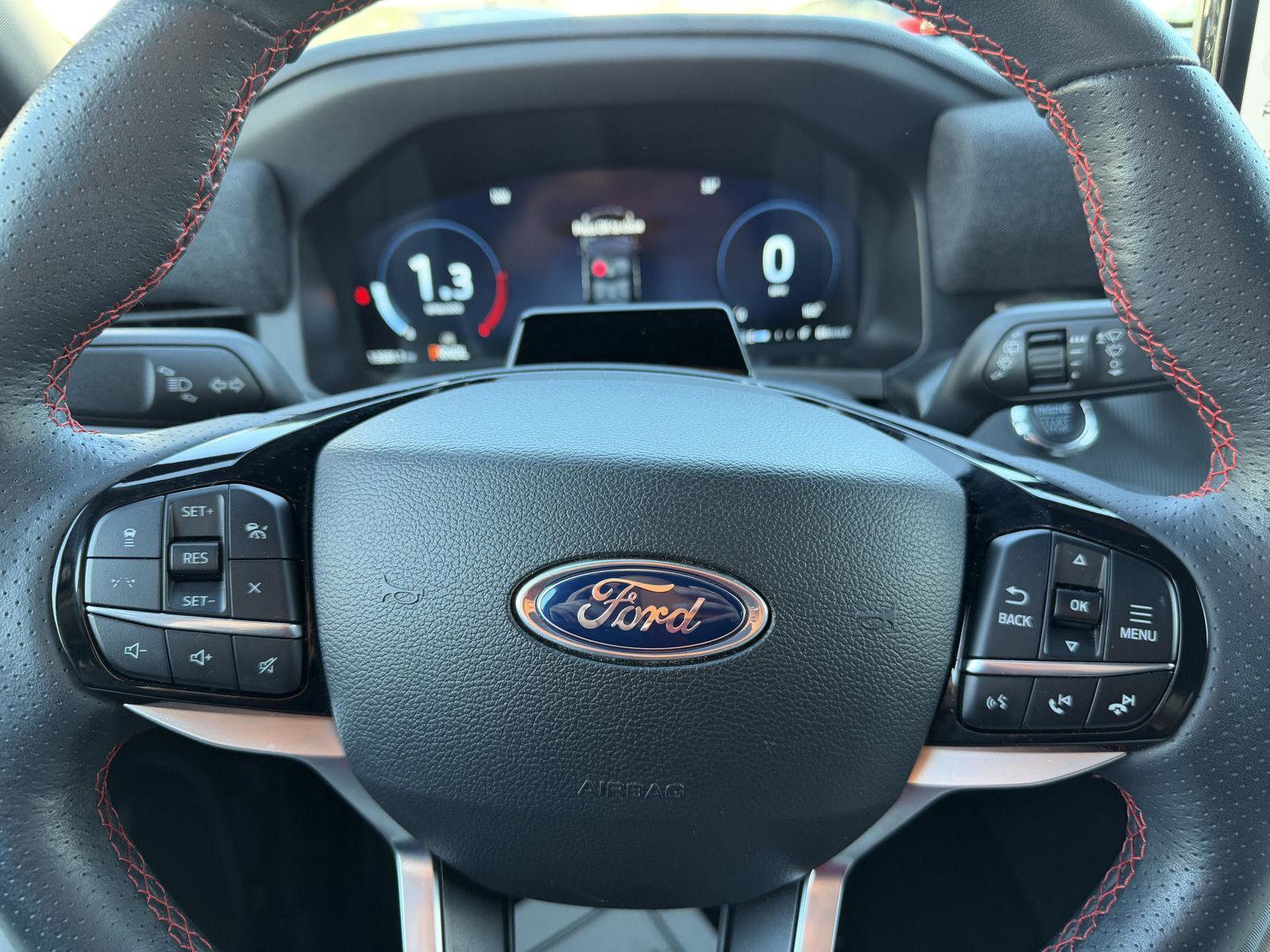 Used 2025 Ford Explorer ST-Line w/ ST-Line Street Pack image 13