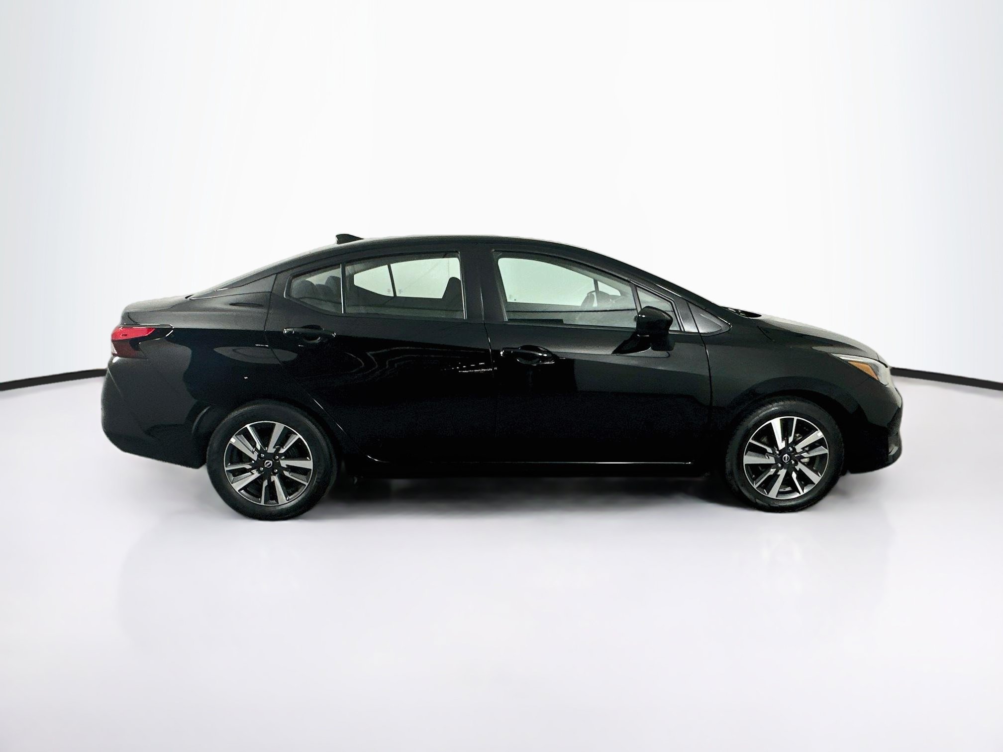 Used 2025 Nissan Versa SV FWD image 10