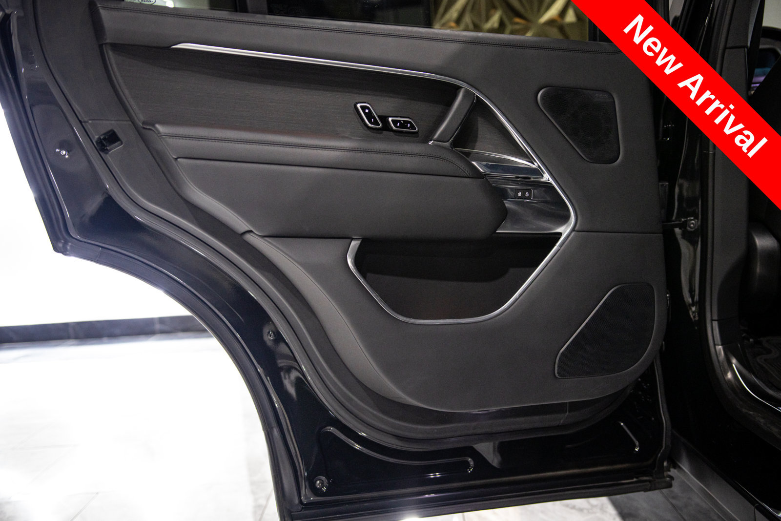 Used 2023 Land Rover Range Rover Long Wheelbase SE AWD/4WD image 24