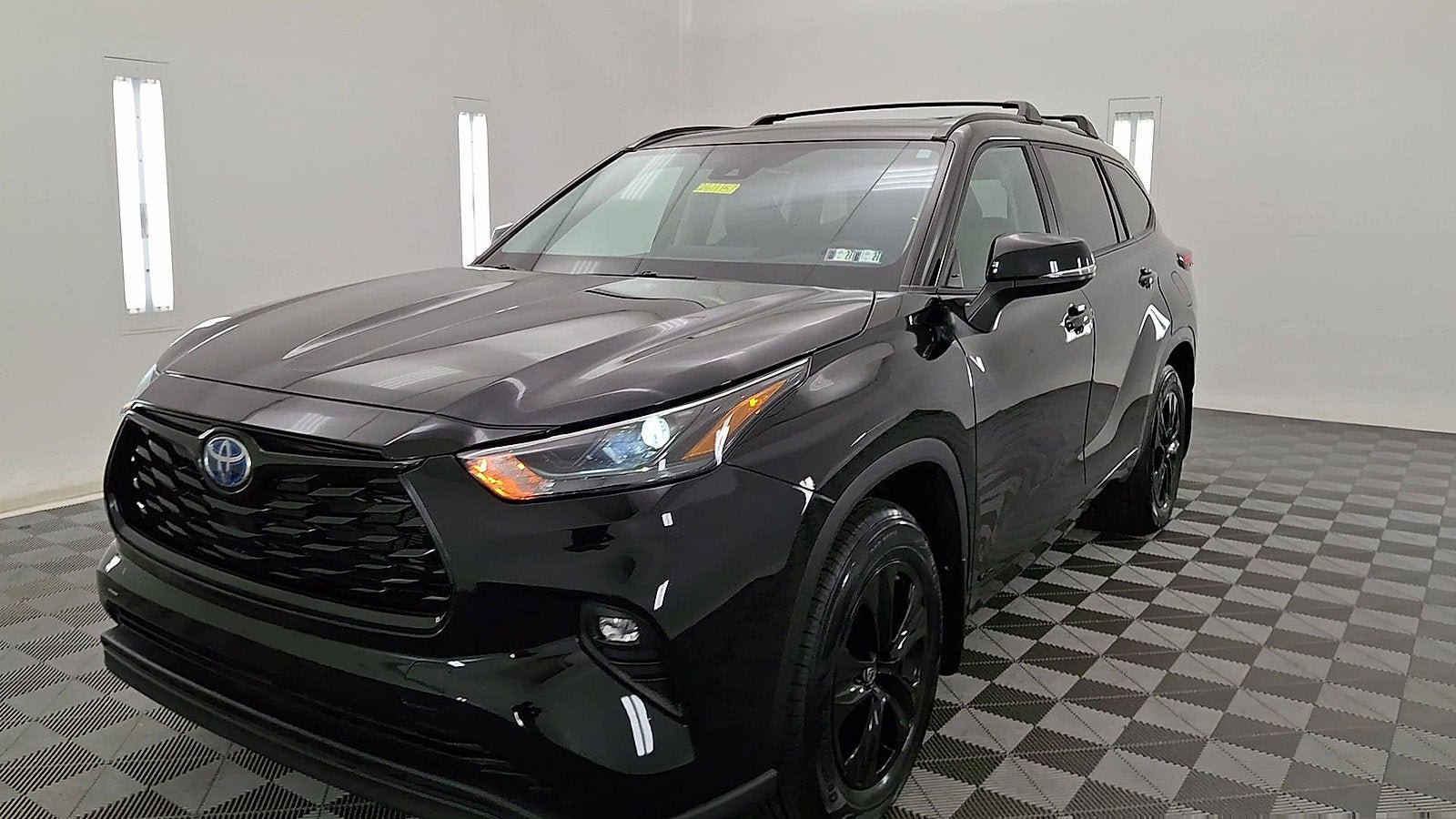 Certified 2024 Toyota Highlander XLE AWD/4WD image 8