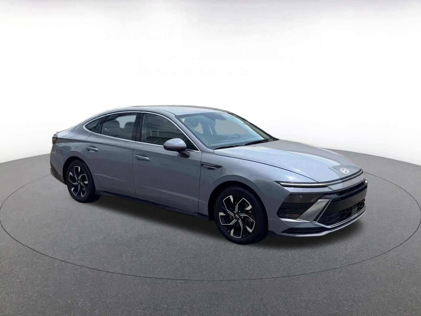 Used 2025 Hyundai Sonata SEL FWD image 2