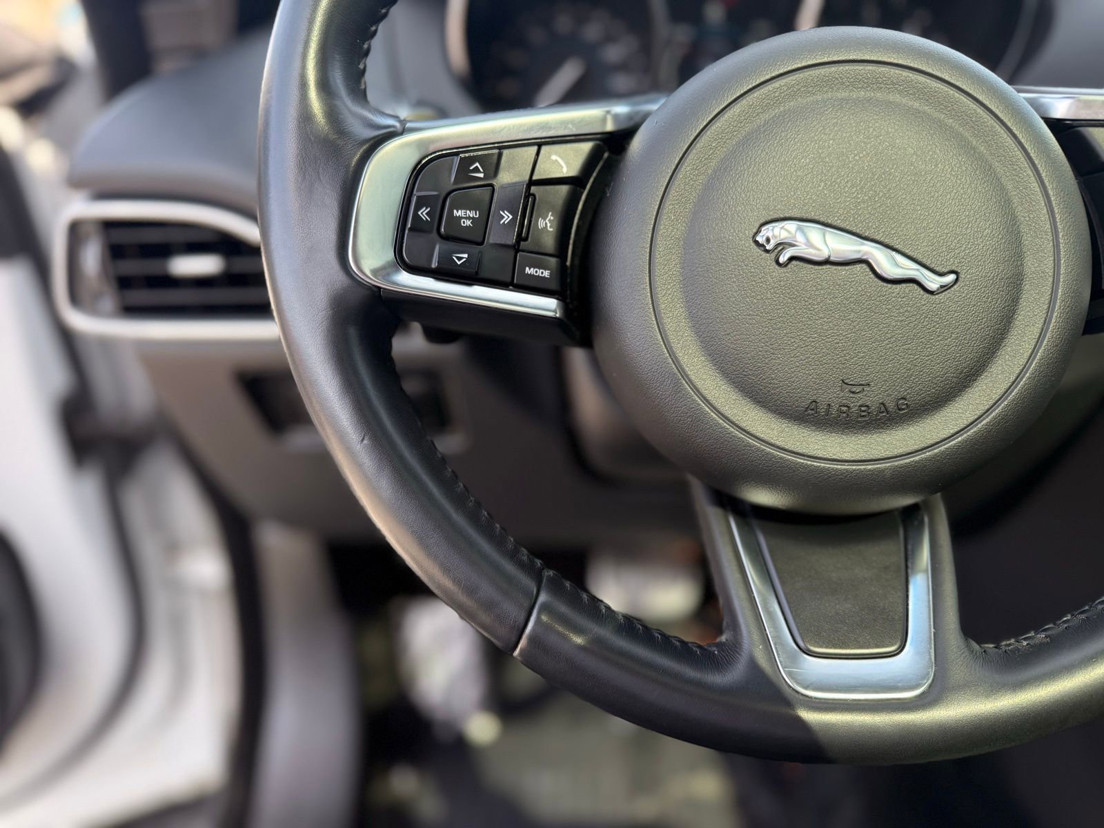 Used 2018 Jaguar F-PACE Prestige image 18