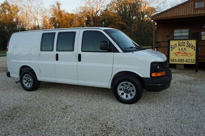 Used 2010 Chevrolet Express 1500 RWD image 23