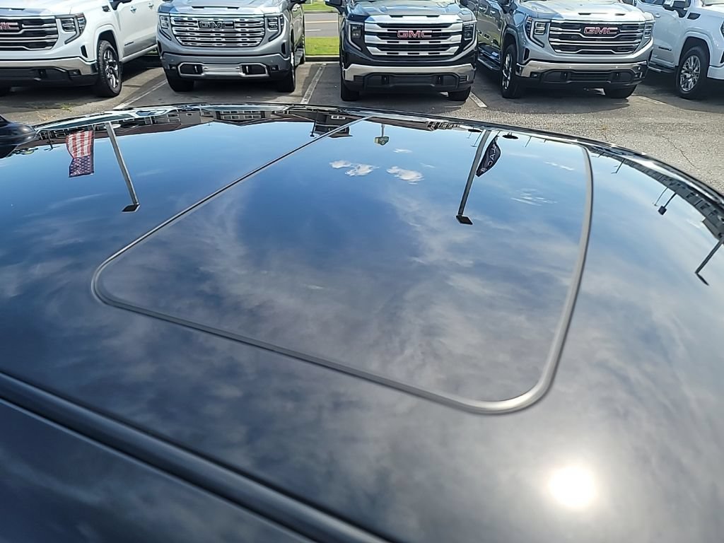 Used 2022 Dodge Challenger R/T w/ Plus Package RWD image 9
