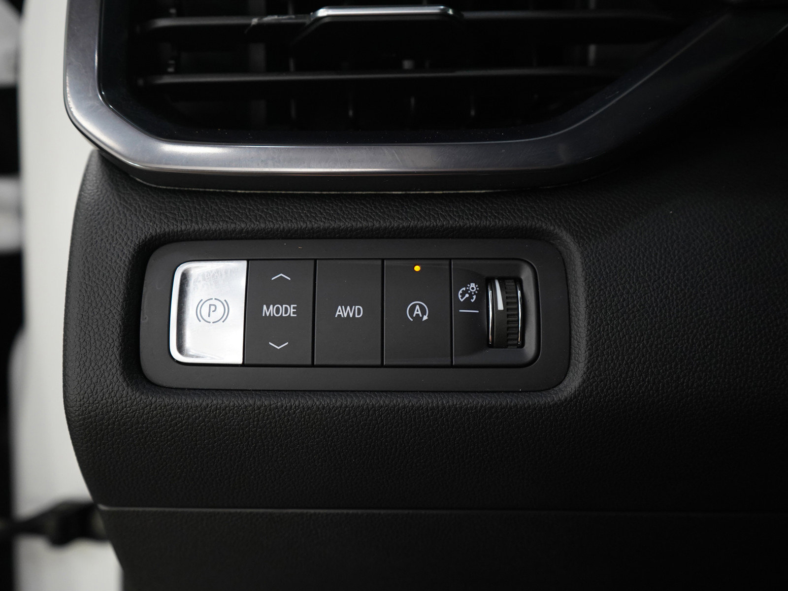 Used 2025 GMC Acadia AT4 AWD/4WD image 27