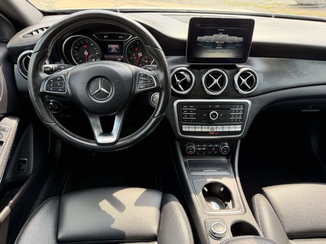 Used 2018 Mercedes-Benz GLA 250 4MATIC w/ Premium Package image 3