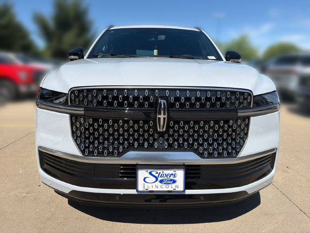 New 2026 Lincoln Navigator Reserve AWD/4WD image 12
