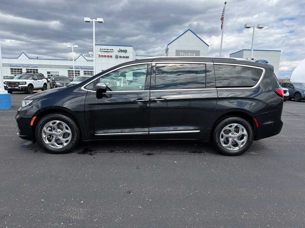 Used 2021 Chrysler Pacifica Limited w/ Premium & Safety Sphere Group AWD/4WD image 2