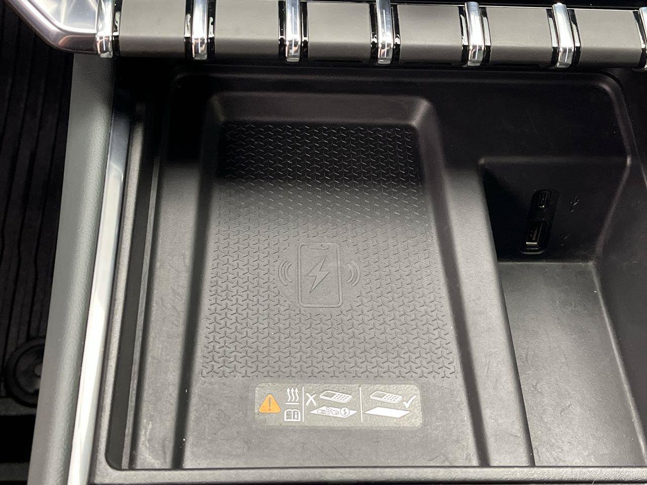 Certified 2025 GMC Acadia AT4 w/ LPO, Floor Liner Package AWD/4WD image 27
