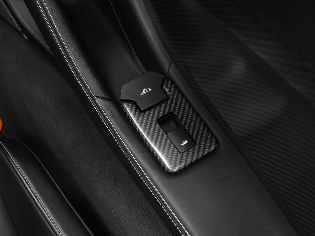 Used 2016 McLaren 675LT Spider RWD image 29