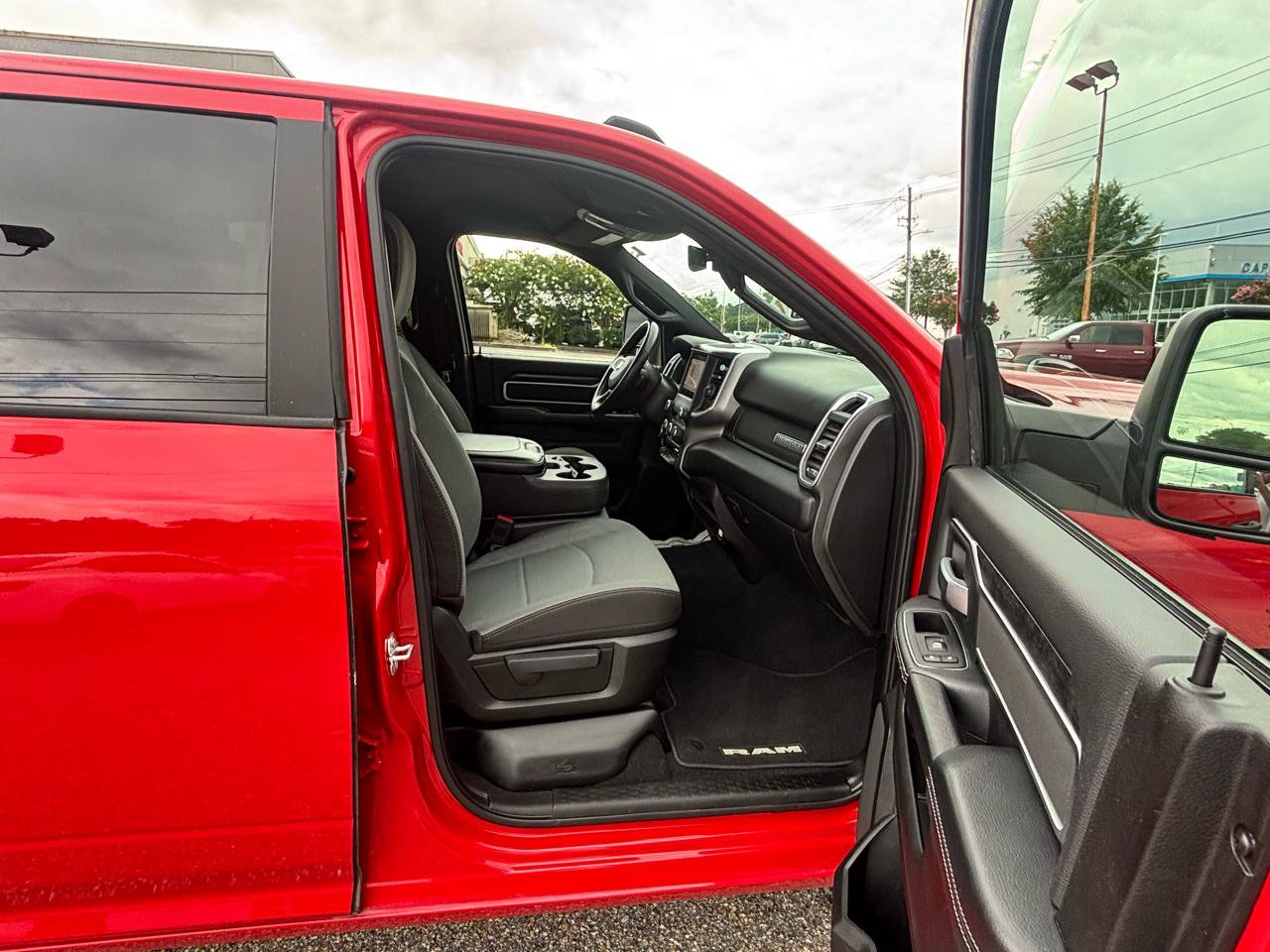 Used 2024 RAM 2500 Big Horn AWD/4WD image 36