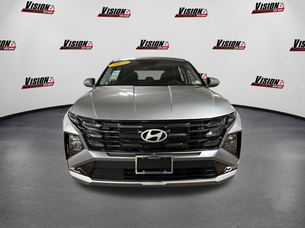 Used 2025 Hyundai Tucson SE AWD/4WD image 2
