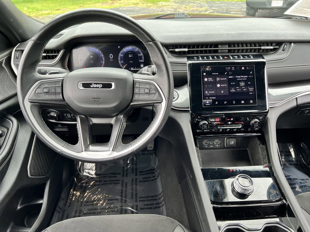 Used 2022 Jeep Grand Cherokee Altitude AWD/4WD image 9